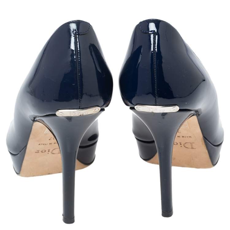 مملوكة مسبقًا Dior Navy Blue Patent Leather Platform Peep Toe Pumps Size 37