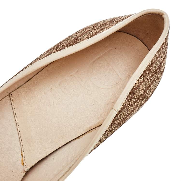 Pre Owned Dior Beige/Cream Diorissimo Canvas And Leather Pointed Toe Pumps Size 39