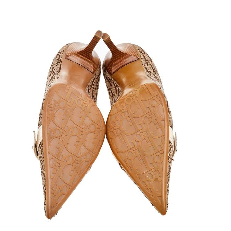 Pre Owned Dior Beige/Cream Diorissimo Canvas And Leather Pointed Toe Pumps Size 39