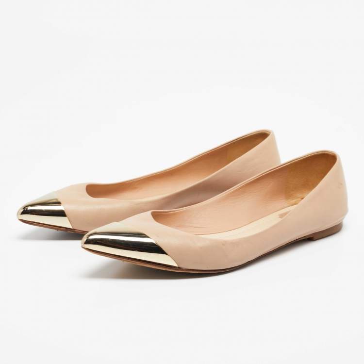 Metal cap discount toe flats