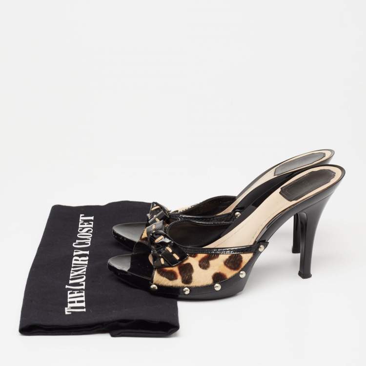 مملوكة مسبقًا Dior Black/Beige Calf Hair and Patent Leather Slide Sandals Size 39.5