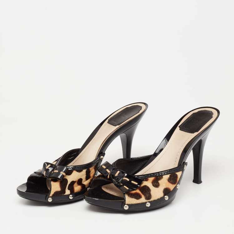 مملوكة مسبقًا Dior Black/Beige Calf Hair and Patent Leather Slide Sandals Size 39.5