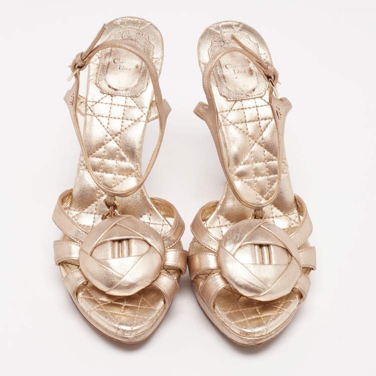 مملوكة مسبقًا Dior Gold Leather Strappy Sandals Size 39