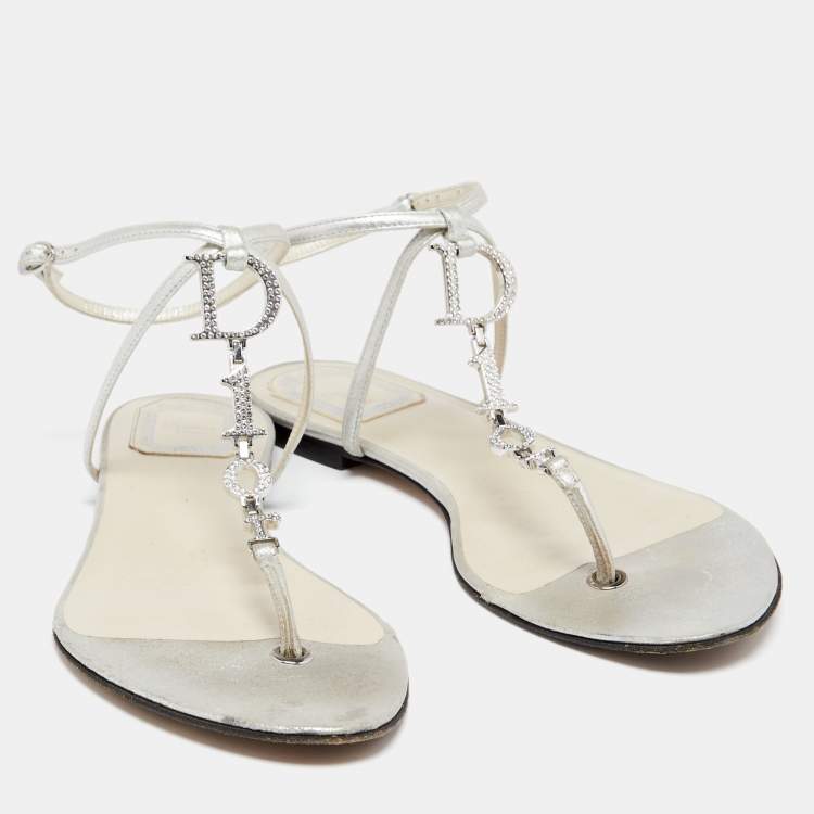 مملوكة مسبقًا Dior Metallic Silver Leather Crystal Embellished T-Strap Flat Sandals Size 39