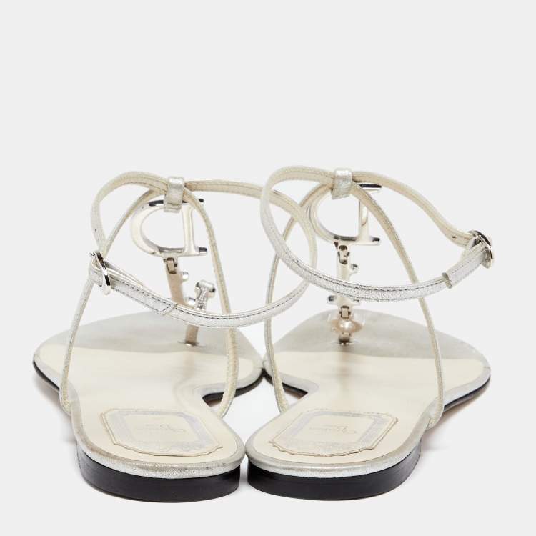 مملوكة مسبقًا Dior Metallic Silver Leather Crystal Embellished T-Strap Flat Sandals Size 39