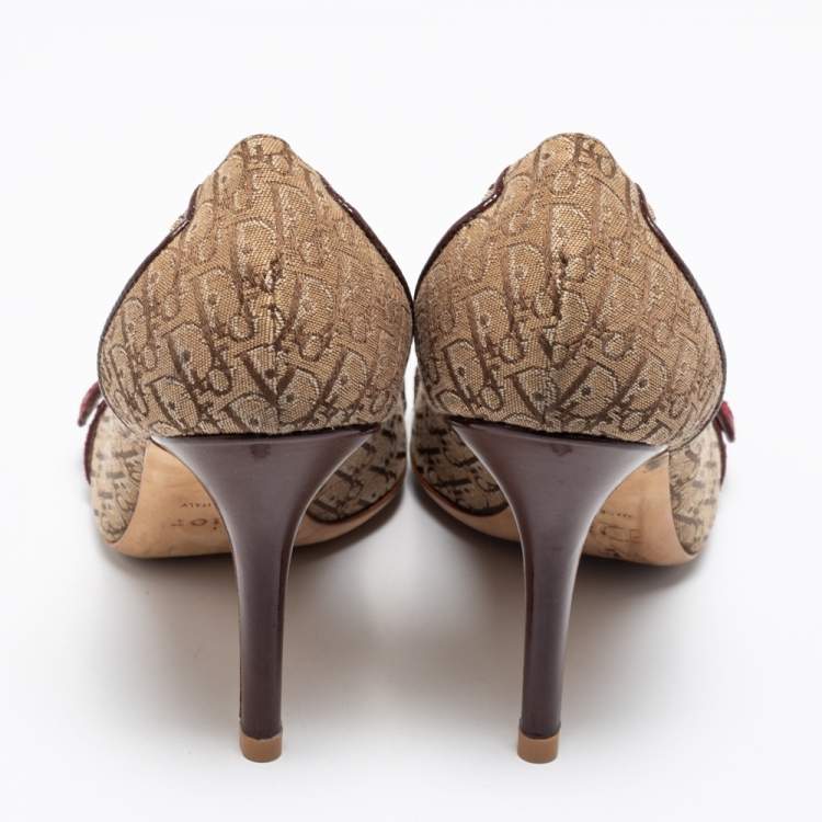 مملوكة مسبقًا Dior Beige/Burgundy  Logo Canvas And Leather Trim Buckle Detail Pumps Size 39