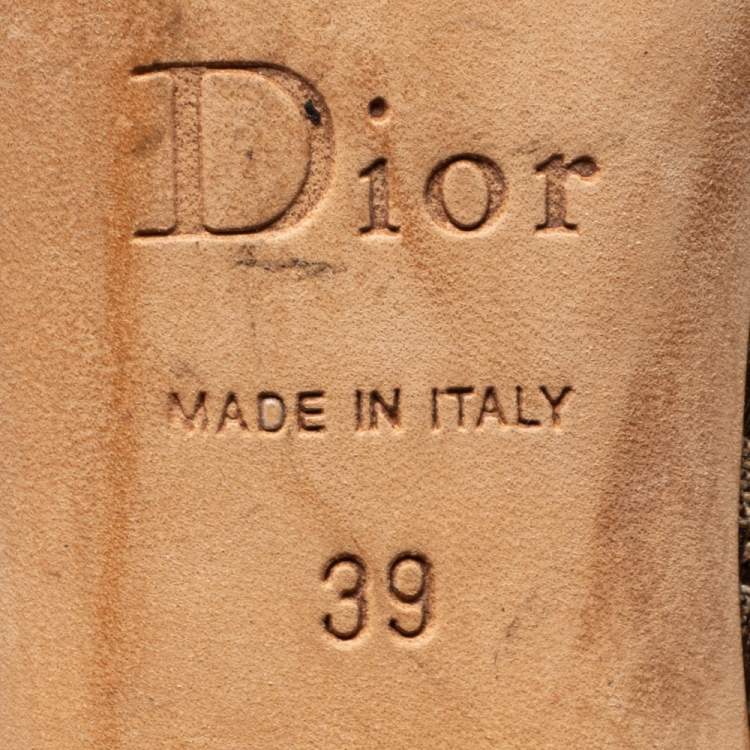 مملوكة مسبقًا Dior Beige/Burgundy  Logo Canvas And Leather Trim Buckle Detail Pumps Size 39