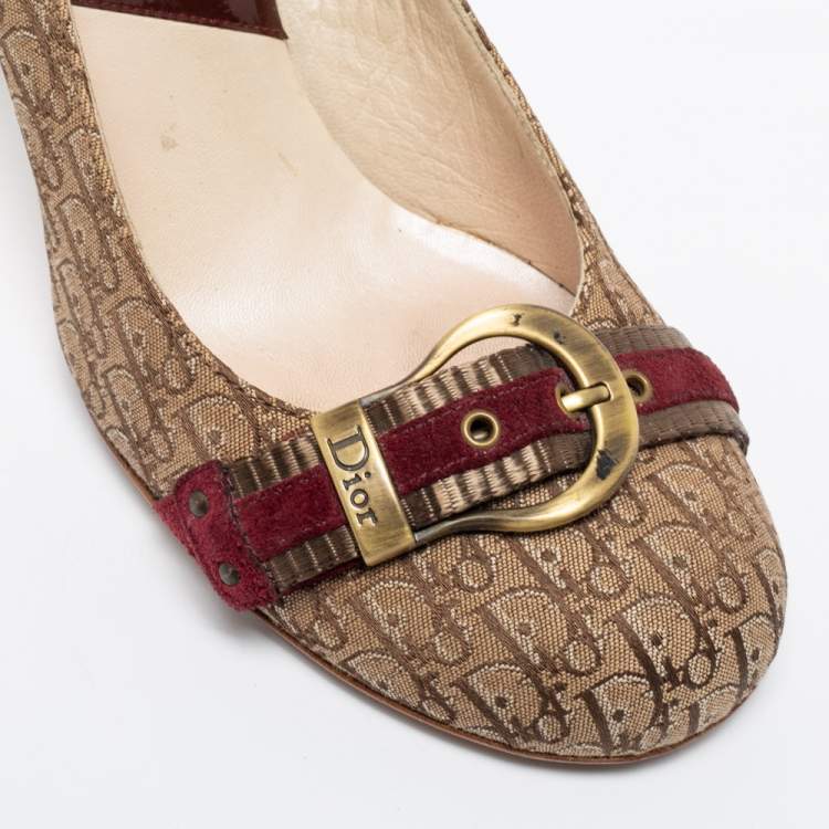 مملوكة مسبقًا Dior Beige/Burgundy  Logo Canvas And Leather Trim Buckle Detail Pumps Size 39