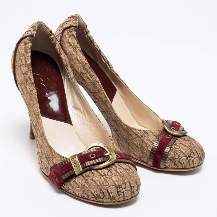مملوكة مسبقًا Dior Beige/Burgundy  Logo Canvas And Leather Trim Buckle Detail Pumps Size 39