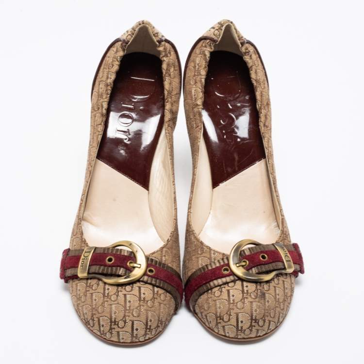 مملوكة مسبقًا Dior Beige/Burgundy  Logo Canvas And Leather Trim Buckle Detail Pumps Size 39