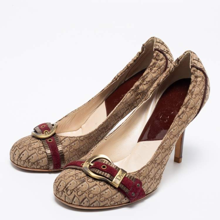 مملوكة مسبقًا Dior Beige/Burgundy  Logo Canvas And Leather Trim Buckle Detail Pumps Size 39