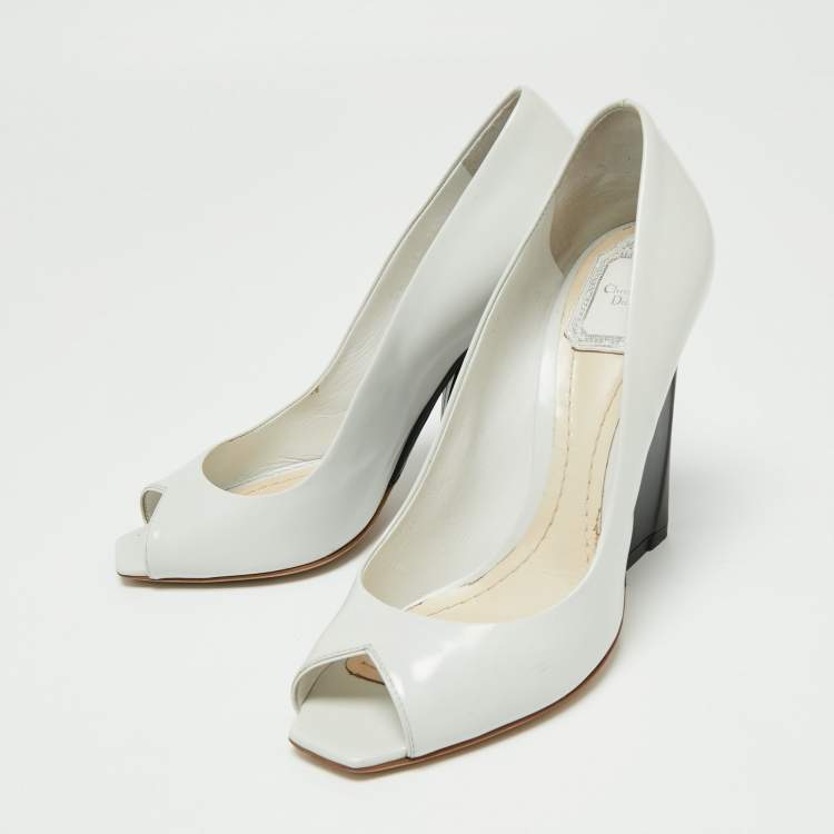 Pre Owned Dior Off White/Black Patent Leather Eclipse Peep Toe Pumps Size 38.5