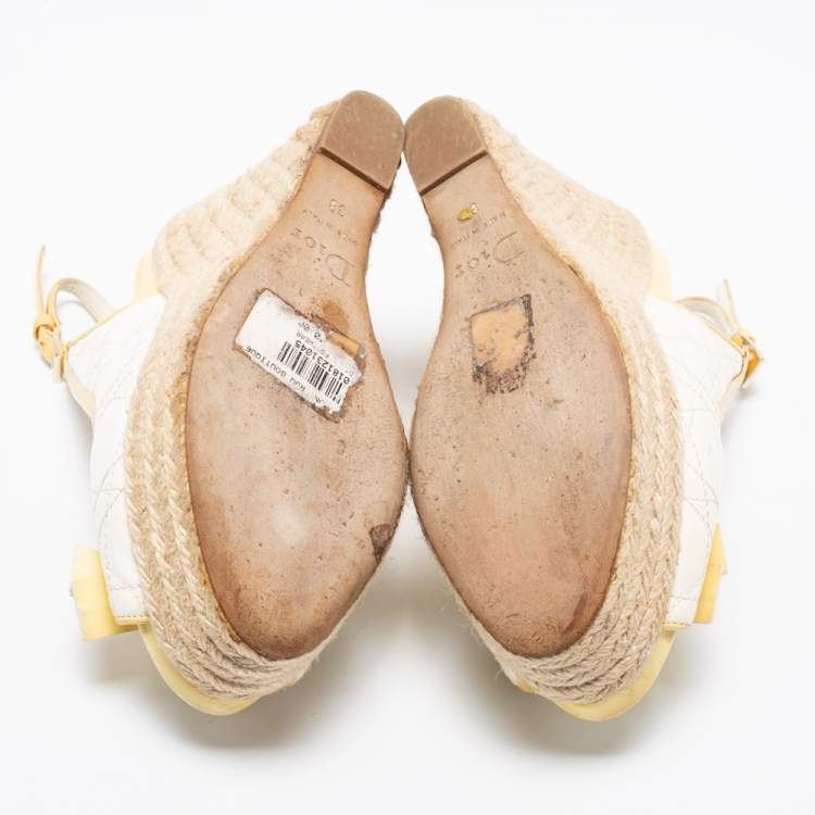 مملوكة مسبقًا Dior Off-White/Light Yellow Cannage Patent Leather Peep-Toe Espadrille Wedge Platform Slingback Sandals Size 38