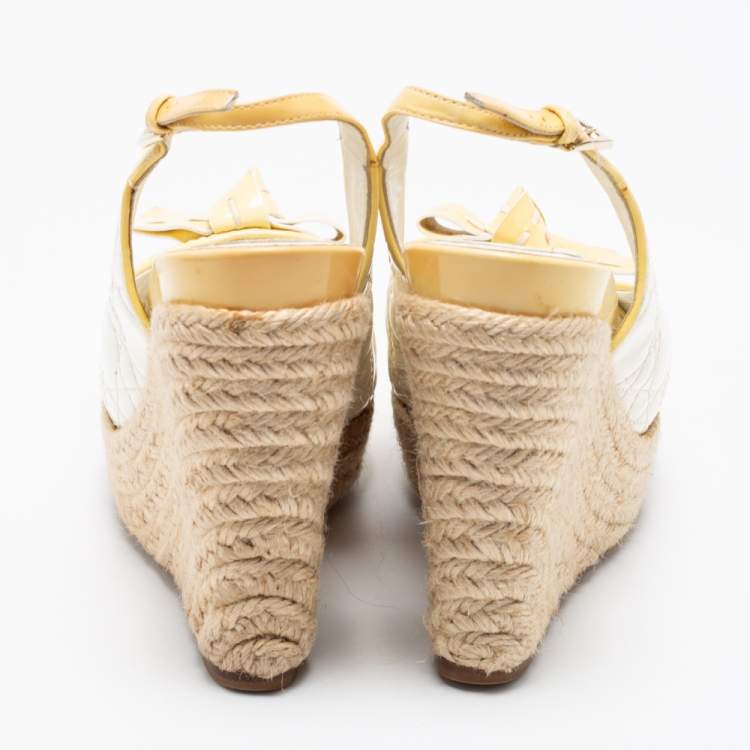 مملوكة مسبقًا Dior Off-White/Light Yellow Cannage Patent Leather Peep-Toe Espadrille Wedge Platform Slingback Sandals Size 38