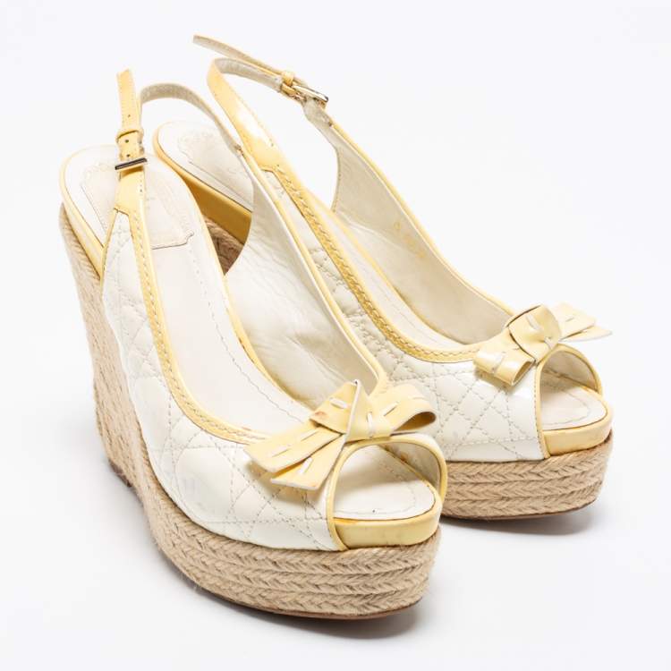 مملوكة مسبقًا Dior Off-White/Light Yellow Cannage Patent Leather Peep-Toe Espadrille Wedge Platform Slingback Sandals Size 38