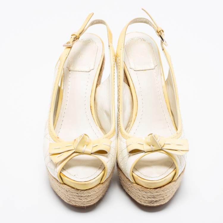 مملوكة مسبقًا Dior Off-White/Light Yellow Cannage Patent Leather Peep-Toe Espadrille Wedge Platform Slingback Sandals Size 38