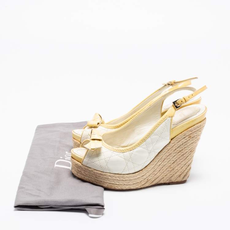 مملوكة مسبقًا Dior Off-White/Light Yellow Cannage Patent Leather Peep-Toe Espadrille Wedge Platform Slingback Sandals Size 38