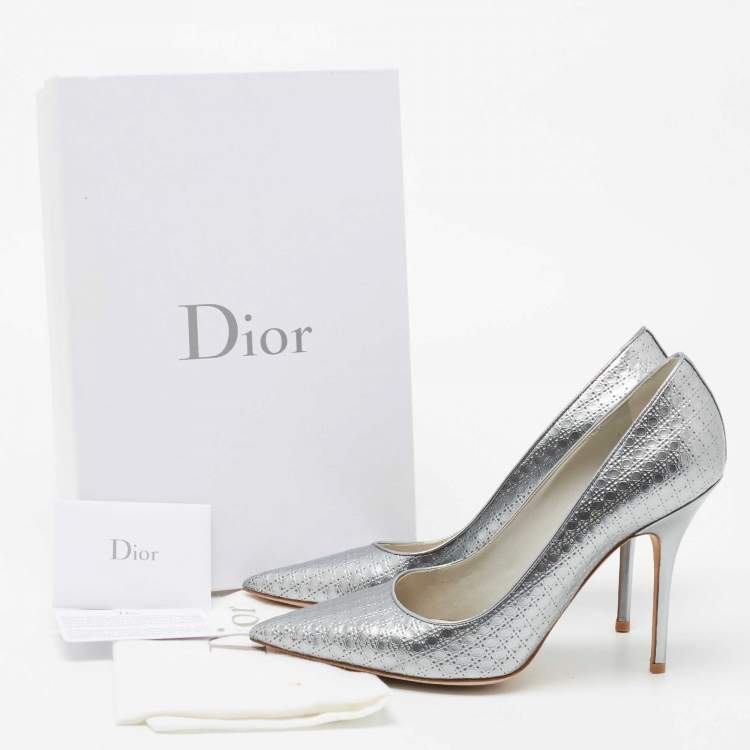 مملوكة مسبقًا Dior Silver Micro Cannage Leather Cherie Pointed-Toe Pumps Size 41