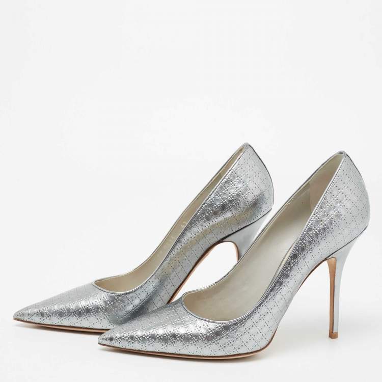 مملوكة مسبقًا Dior Silver Micro Cannage Leather Cherie Pointed-Toe Pumps Size 41
