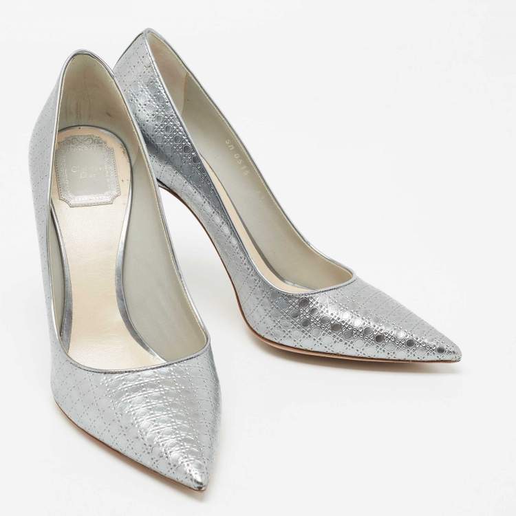 مملوكة مسبقًا Dior Silver Micro Cannage Leather Cherie Pointed-Toe Pumps Size 41