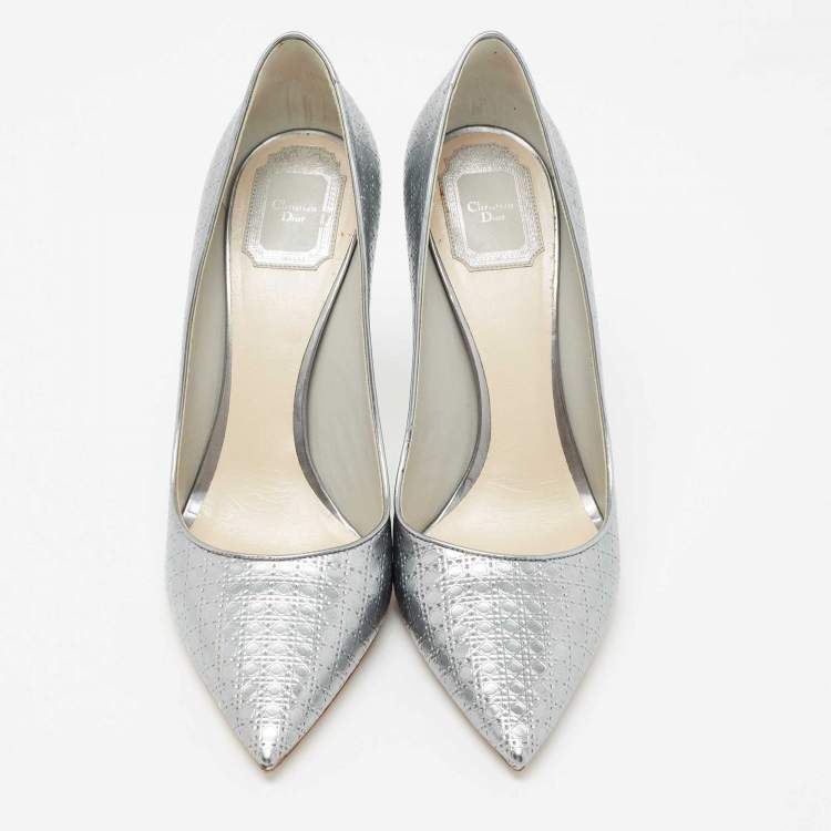 مملوكة مسبقًا Dior Silver Micro Cannage Leather Cherie Pointed-Toe Pumps Size 41