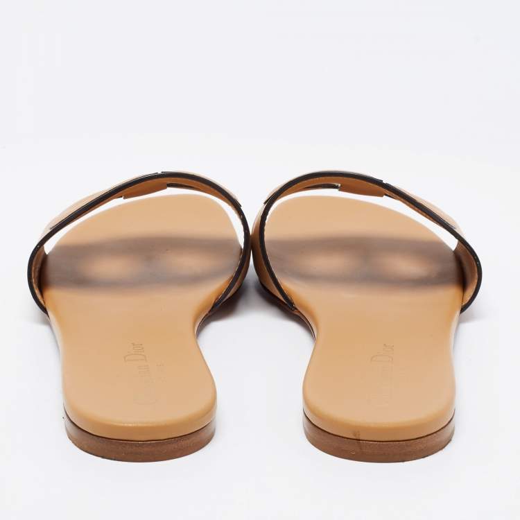 مملوكة مسبقًا Dior Beige Leather D-Club Flat Slide Sandals Size 38.5