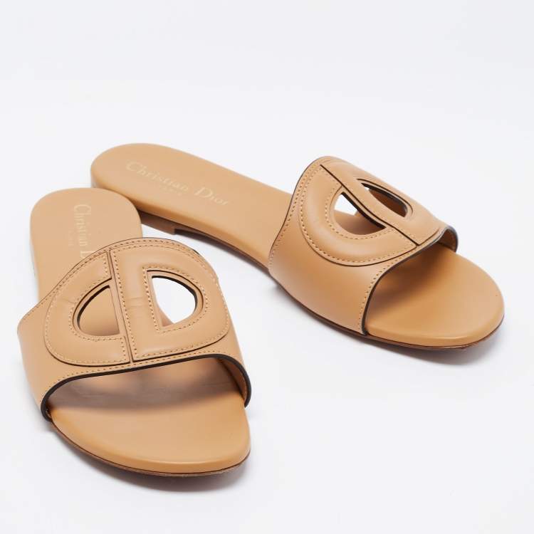 مملوكة مسبقًا Dior Beige Leather D-Club Flat Slide Sandals Size 38.5