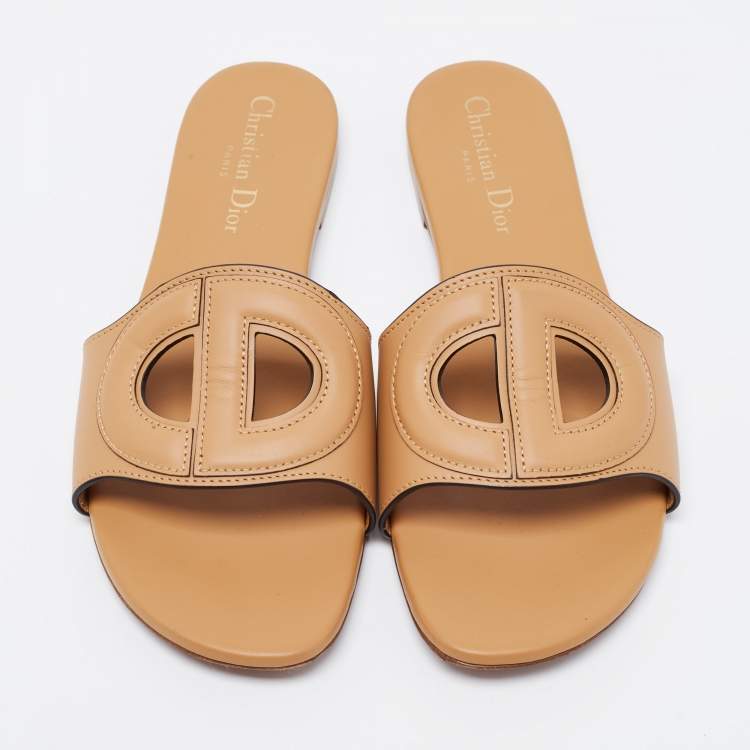 مملوكة مسبقًا Dior Beige Leather D-Club Flat Slide Sandals Size 38.5