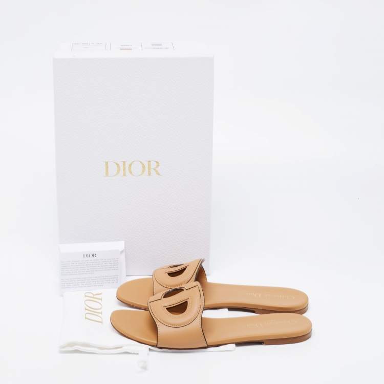 مملوكة مسبقًا Dior Beige Leather D-Club Flat Slide Sandals Size 38.5