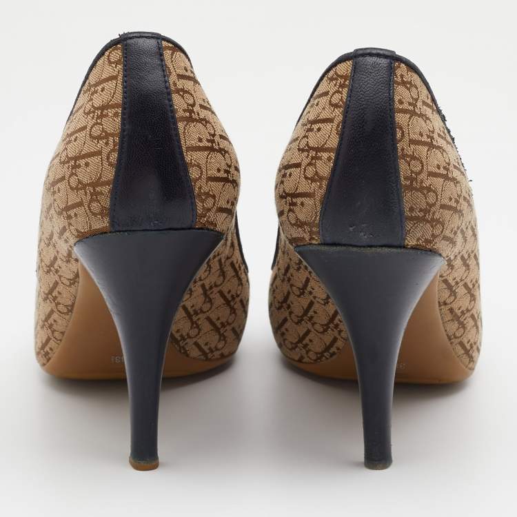 Pre Owned Dior Beige/Navy Blue Oblique Canvas And Leather Pointed Toe Pumps Size 38.5