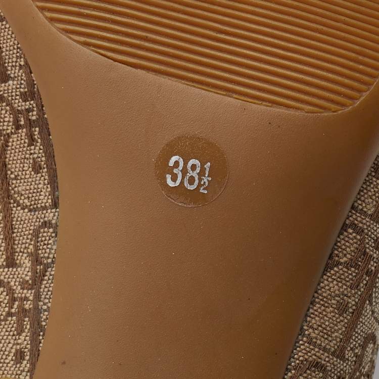 Pre Owned Dior Beige/Navy Blue Oblique Canvas And Leather Pointed Toe Pumps Size 38.5