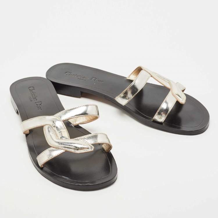 مملوكة مسبقًا Dior Silver Leather Flat Slides Size 40.5 