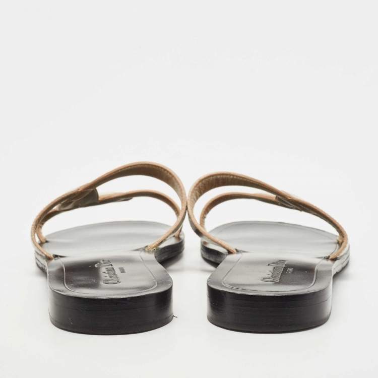 مملوكة مسبقًا Dior Silver Leather Flat Slides Size 40.5 