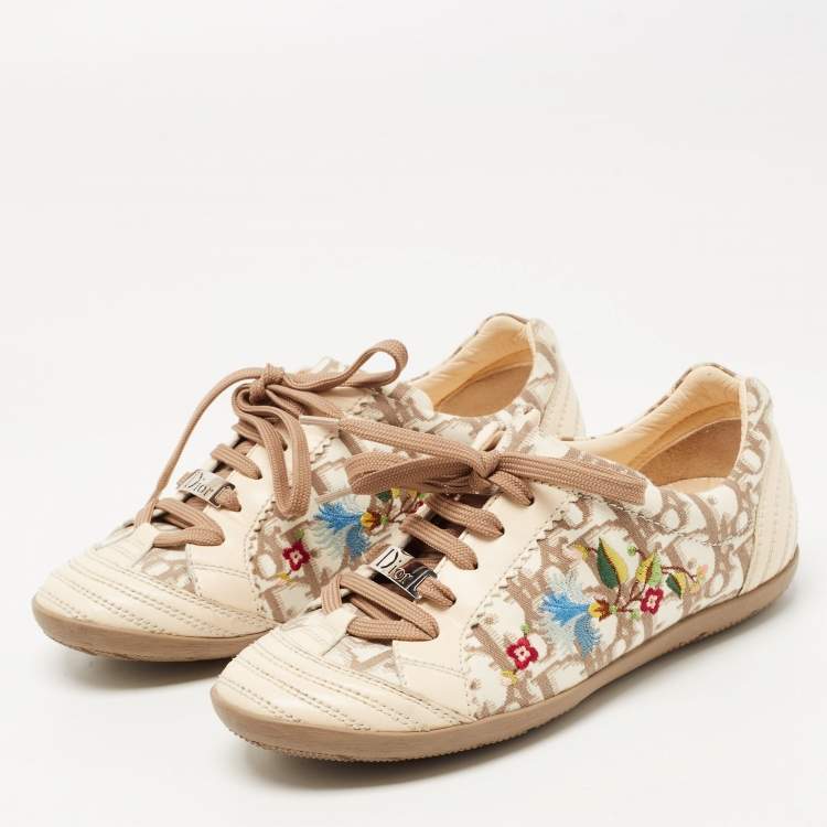 Calvin Klein Womens Size 7.5 Imilia Floral Sneakers Cottage Core Comfort  Shoes | eBay