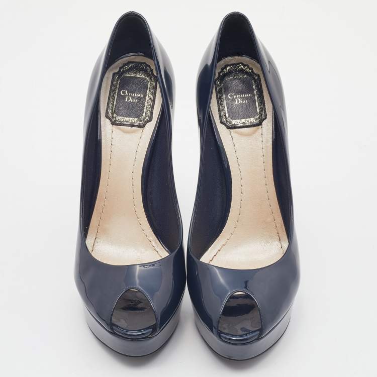 مملوكة مسبقًا Dior Navy Blue Patent Leather Peep Toe Cannage Heel Platform Pumps Size 38.5