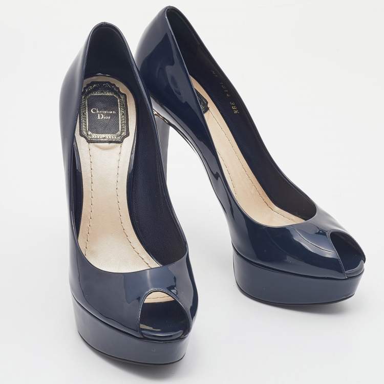مملوكة مسبقًا Dior Navy Blue Patent Leather Peep Toe Cannage Heel Platform Pumps Size 38.5