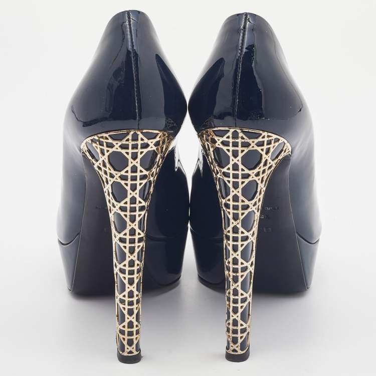 مملوكة مسبقًا Dior Navy Blue Patent Leather Peep Toe Cannage Heel Platform Pumps Size 38.5