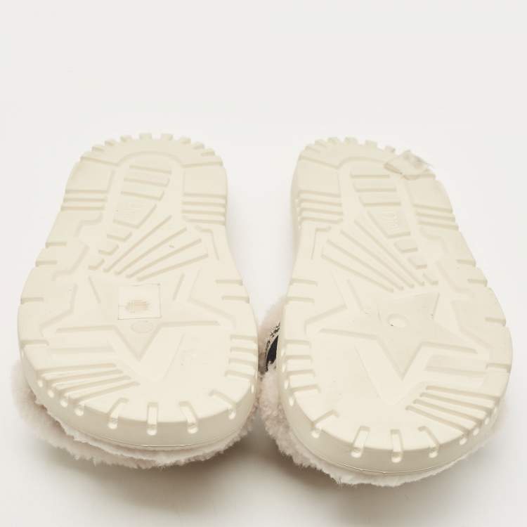 Pre Owned Dior White/Navy Blue Shearling Fur and Logo Canvas Dway Flat Slides Size 38