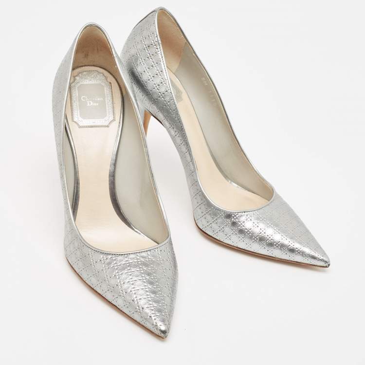 Pre Owned Dior Silver Micro Cannage Patent Cherie Pointed Toe Pumps Size 38.5