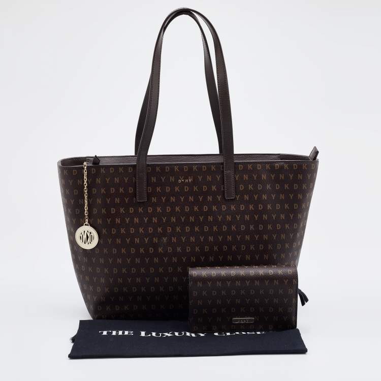 Pre Owned DKNY Brown Signature Coated Canvas Bryant Tote