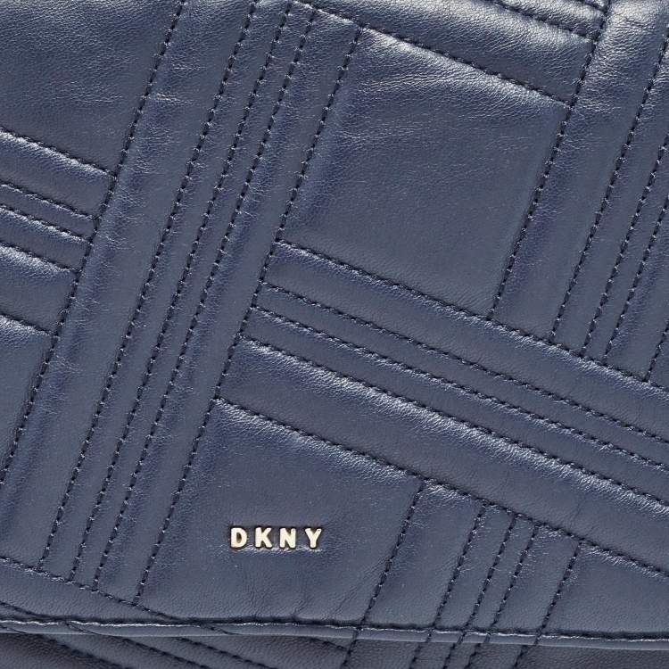 مملوكة مسبقًا DKNY Navy Blue Quilted Leather Allen Flap Shoulder Bag