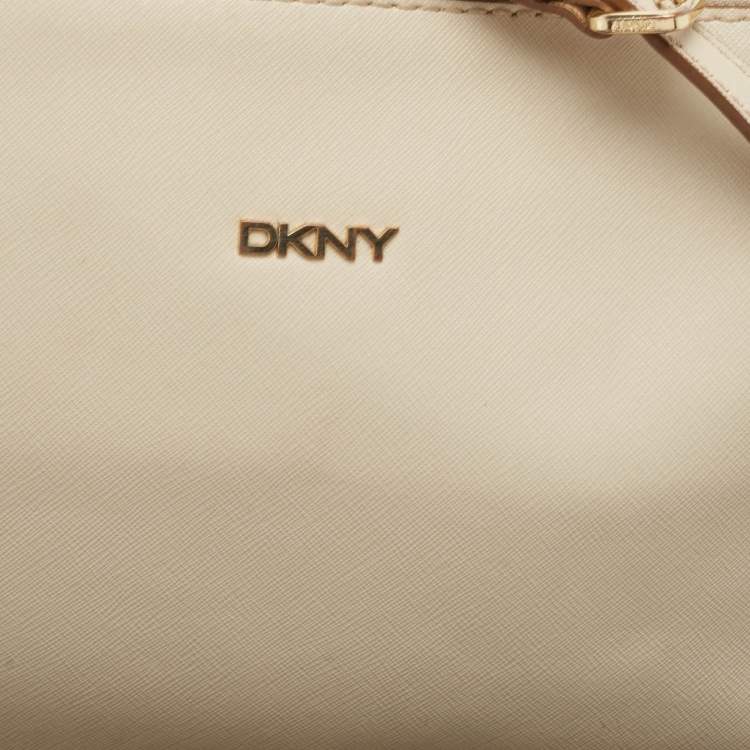 Pre Owned DKNY Off White Leather Bryant Zip Crossbody Bag 