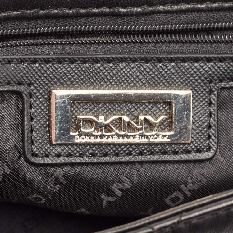 Pre Owned Dkny Black Quilted Leather Logo Flap Chain Clutch