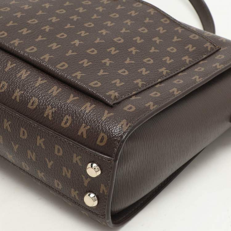 Pre Owned DKNY Brown Signature Coated Canvas Ava Zip Crossbody Bag