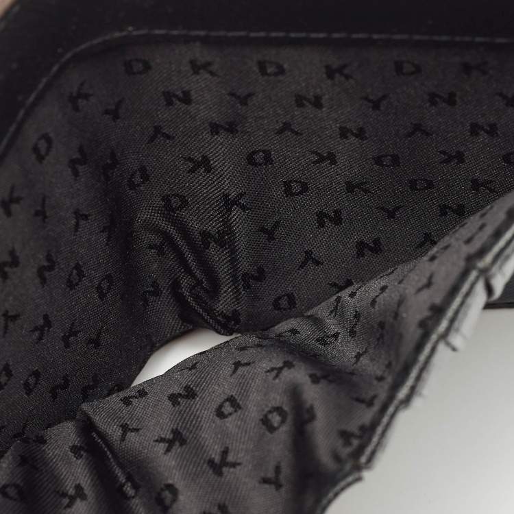Pre Owned Dkny Gold Leather Trifold Wallet