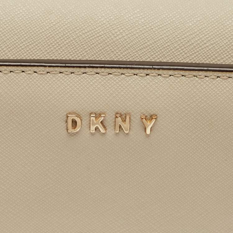 Pre Owned DKNY Light Beige Leather Bryant Park Chain Tote