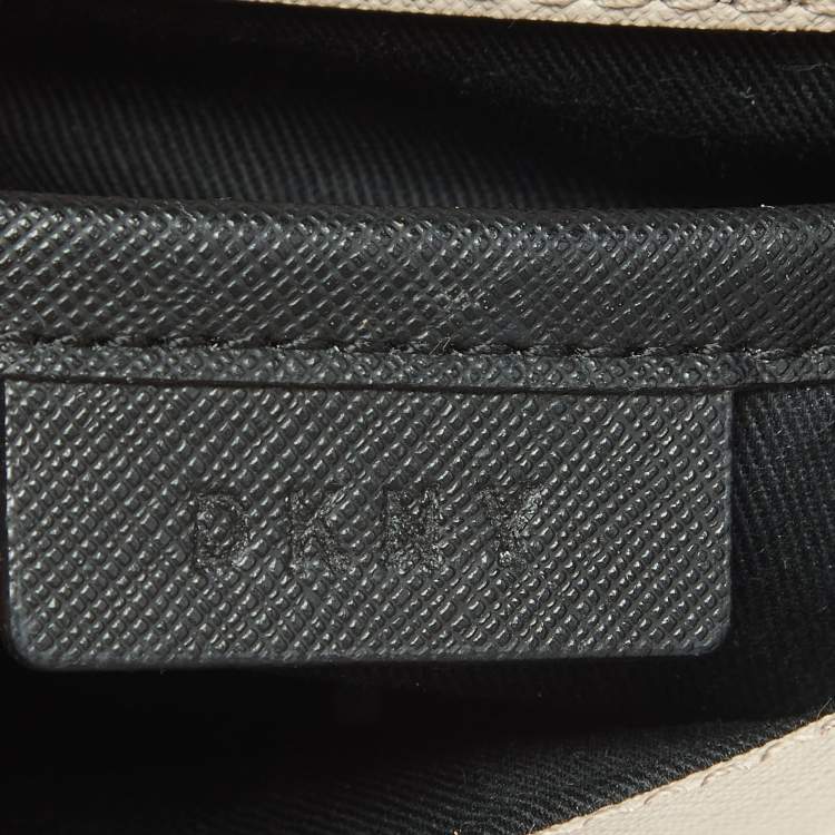 Pre Owned Dkny Light Grey Leather Bryant Park Pocket Crossbody Bag