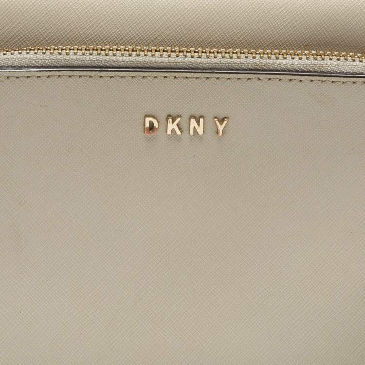 Pre Owned Dkny Light Grey Leather Bryant Park Pocket Crossbody Bag