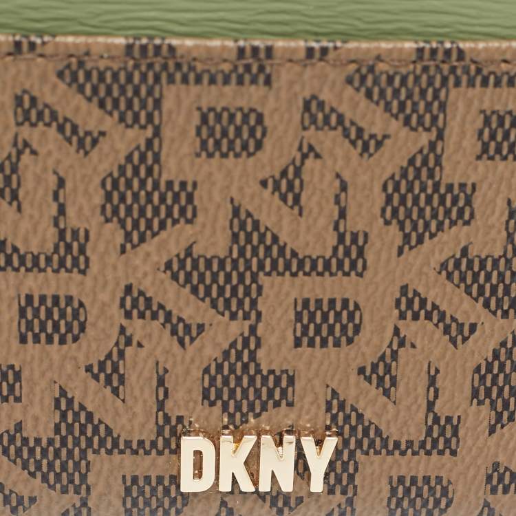 Pre Owned Dkny Brown/Green Monogram Coated Canvas and Leather Logo Card Holder