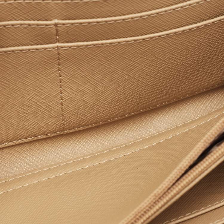 مملوكة مسبقًا Dkny Beige/Red Monogram Fabric Zip Continental Wallet